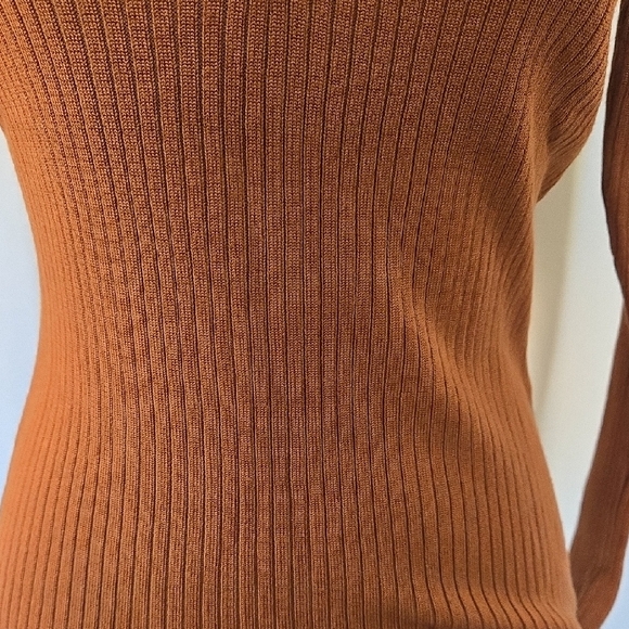 White House Black Market HENLEY RIB-SNAP V-NECK PULLOVER SWEATER COGNAC XS NEW - Picture 2 of 10
